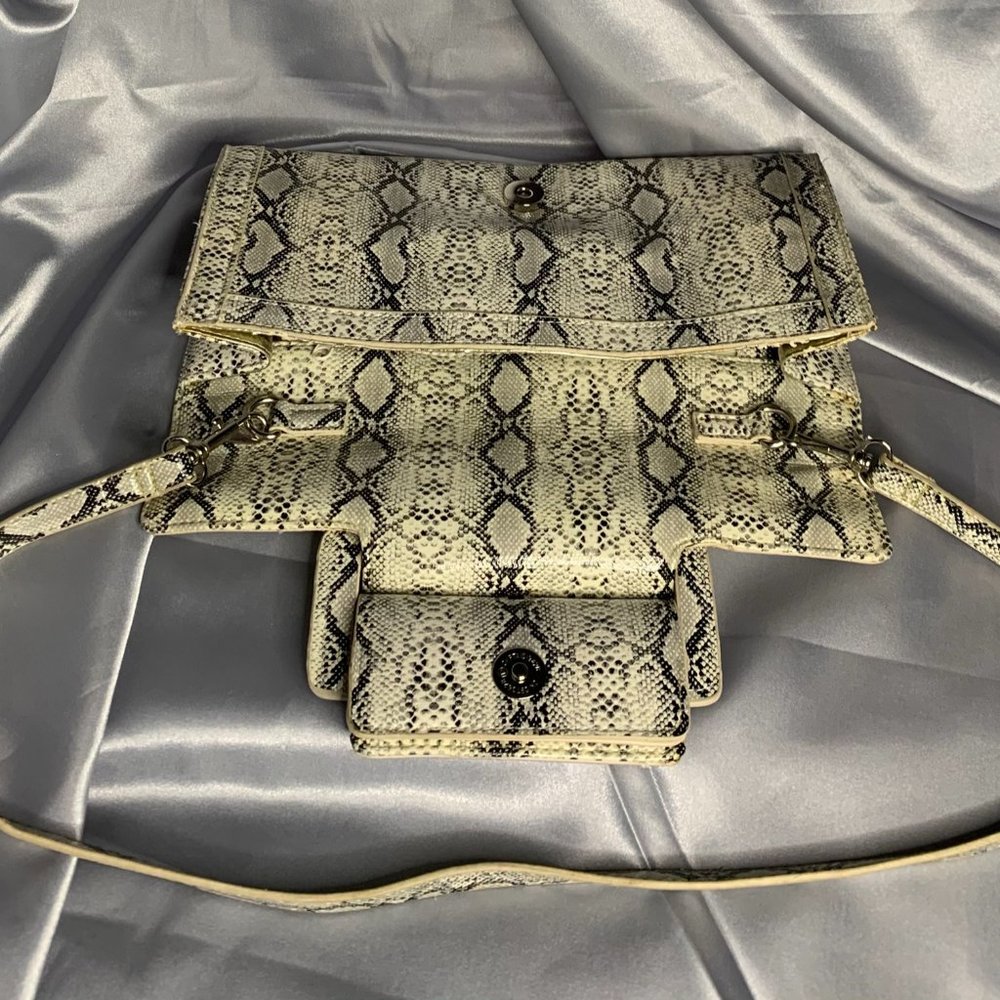 Squared Handbag by Sandra Roberts - Picture 4 of 8